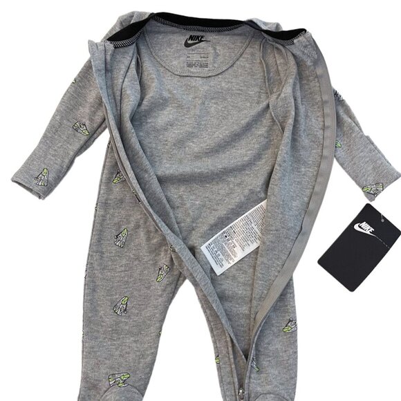 NEW Nike Footie Pajamas Baby Boy Size 3mo 3 Months Gray Sneakers Print Sleeper - Picture 3 of 12